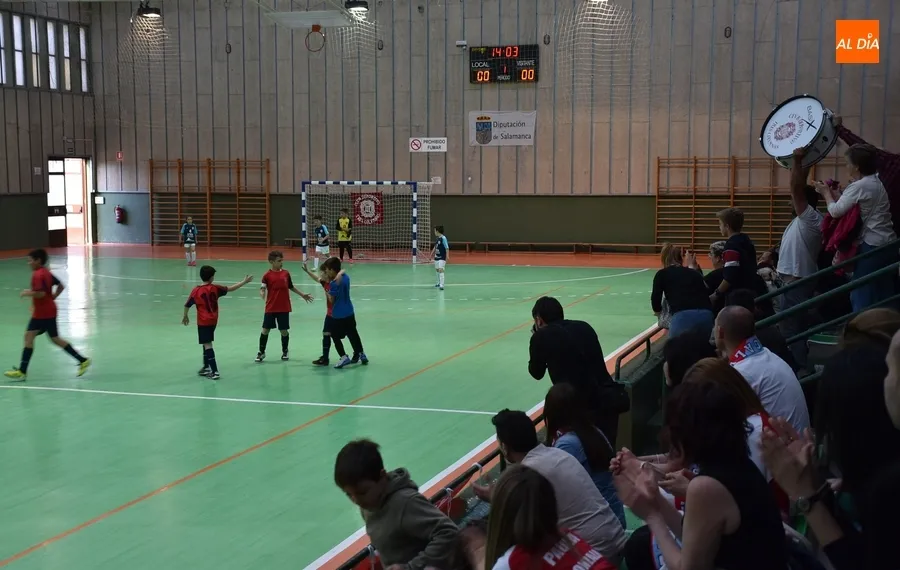 Foto 4 - Los benjamines del III Columnas y Tierno Galv&aacute;n acaban firmando tablas en un vibrante partido