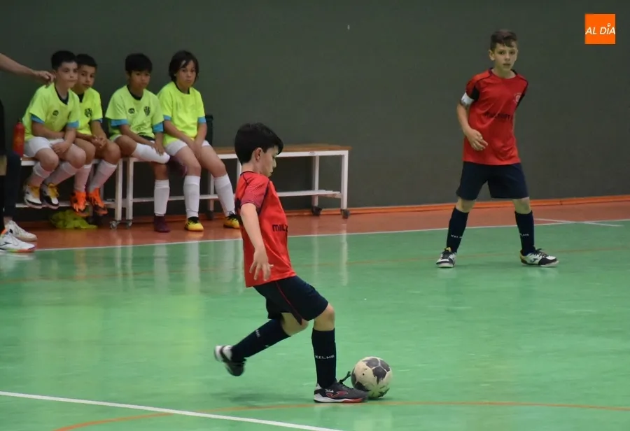 Foto 11 - Los benjamines del III Columnas y Tierno Galv&aacute;n acaban firmando tablas en un vibrante partido