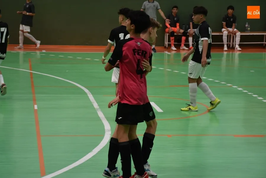 Foto 2 - &Eacute;pica victoria en los &uacute;ltimos instantes del Cadete B del III Columnas ante Inter Sala B