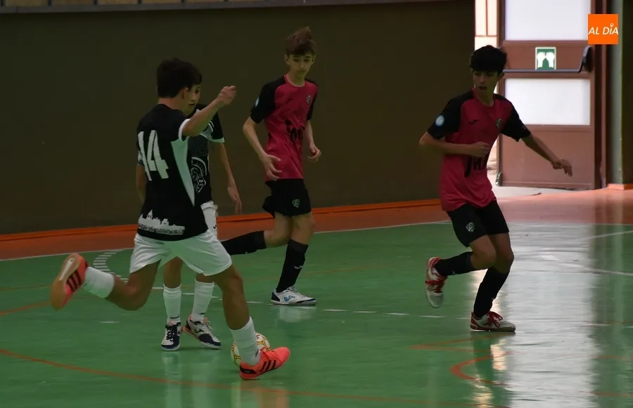 Foto 4 - &Eacute;pica victoria en los &uacute;ltimos instantes del Cadete B del III Columnas ante Inter Sala B