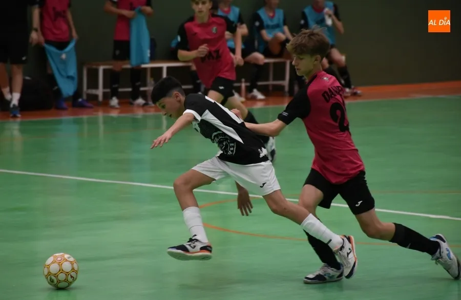 Foto 6 - &Eacute;pica victoria en los &uacute;ltimos instantes del Cadete B del III Columnas ante Inter Sala B