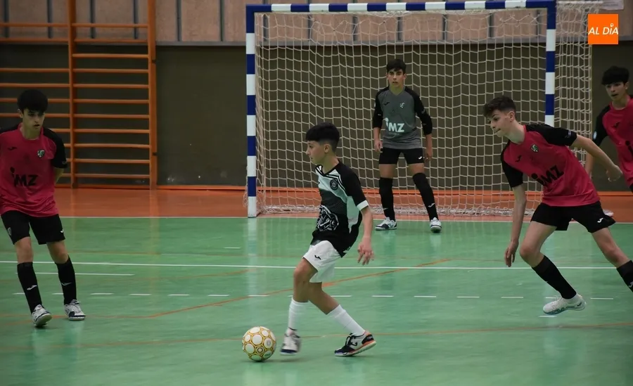 Foto 8 - &Eacute;pica victoria en los &uacute;ltimos instantes del Cadete B del III Columnas ante Inter Sala B