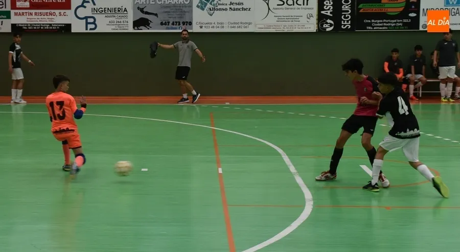 Foto 11 - &Eacute;pica victoria en los &uacute;ltimos instantes del Cadete B del III Columnas ante Inter Sala B