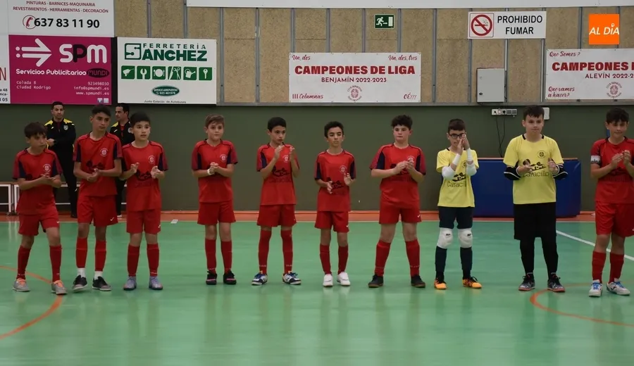 Foto 2 - El Sporting Nava de la Asunci&oacute;n no da opci&oacute;n al III Columnas en la &lsquo;final&rsquo; por el t&iacute;tulo Regional Alev&iacute;n