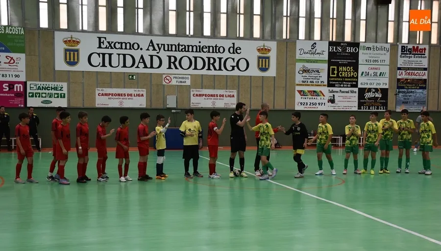 Foto 4 - El Sporting Nava de la Asunci&oacute;n no da opci&oacute;n al III Columnas en la &lsquo;final&rsquo; por el t&iacute;tulo Regional Alev&iacute;n