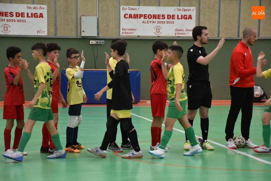 Foto 5 - El Sporting Nava de la Asunci&oacute;n no da opci&oacute;n al III Columnas en la &lsquo;final&rsquo; por el t&iacute;tulo Regional Alev&iacute;n