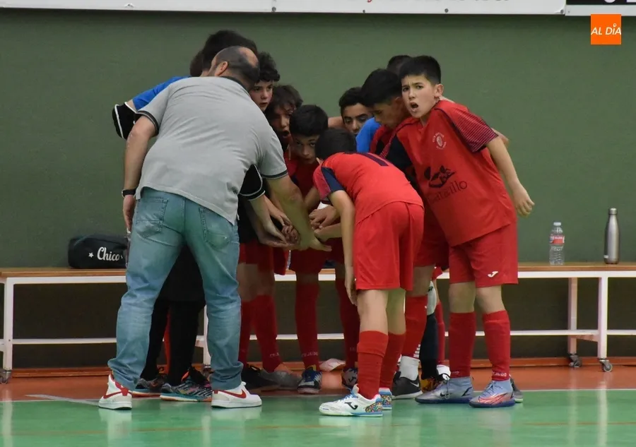 Foto 6 - El Sporting Nava de la Asunci&oacute;n no da opci&oacute;n al III Columnas en la &lsquo;final&rsquo; por el t&iacute;tulo Regional Alev&iacute;n