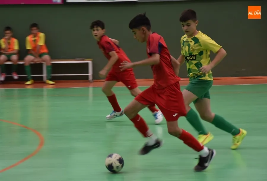 Foto 7 - El Sporting Nava de la Asunci&oacute;n no da opci&oacute;n al III Columnas en la &lsquo;final&rsquo; por el t&iacute;tulo Regional Alev&iacute;n