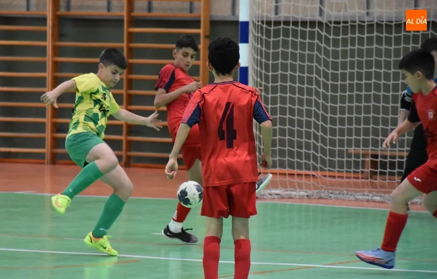 Foto 8 - El Sporting Nava de la Asunci&oacute;n no da opci&oacute;n al III Columnas en la &lsquo;final&rsquo; por el t&iacute;tulo Regional Alev&iacute;n