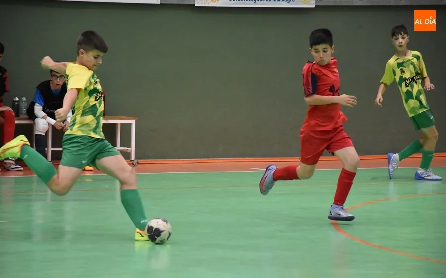 Foto 9 - El Sporting Nava de la Asunci&oacute;n no da opci&oacute;n al III Columnas en la &lsquo;final&rsquo; por el t&iacute;tulo Regional Alev&iacute;n