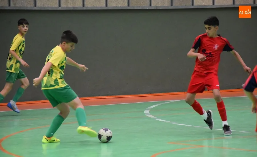 Foto 11 - El Sporting Nava de la Asunci&oacute;n no da opci&oacute;n al III Columnas en la &lsquo;final&rsquo; por el t&iacute;tulo Regional Alev&iacute;n