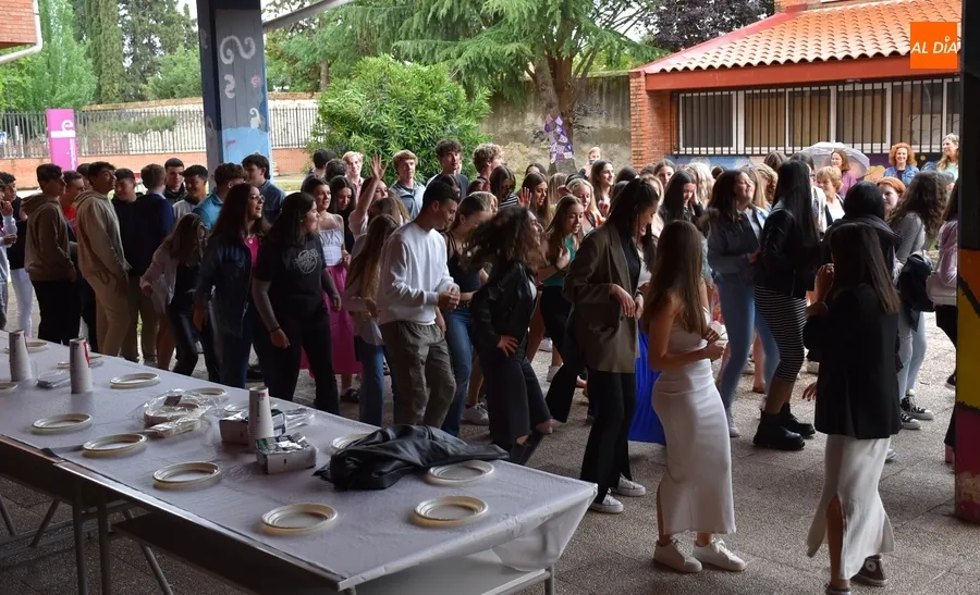 Foto 11 - Los j&oacute;venes de Tennessee se empapan de la m&uacute;sica y gastronom&iacute;a espa&ntilde;olas en el IES Fray Diego