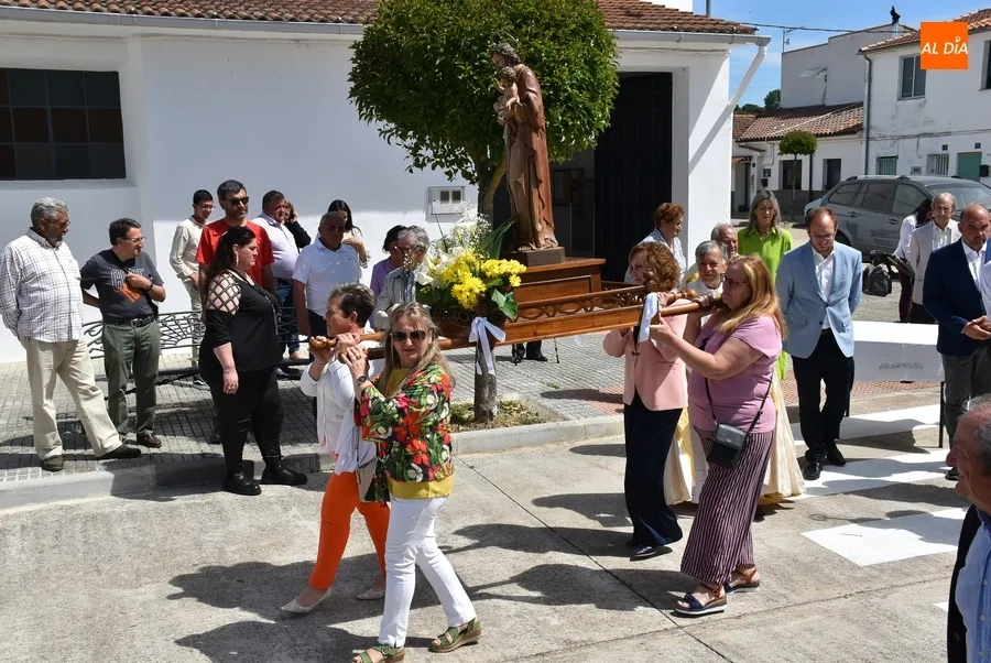 Foto 5 - Ivanrey pide &ldquo;por todos los trabajadores&rdquo; en el recorrido de San Jos&eacute; Obrero por sus calles