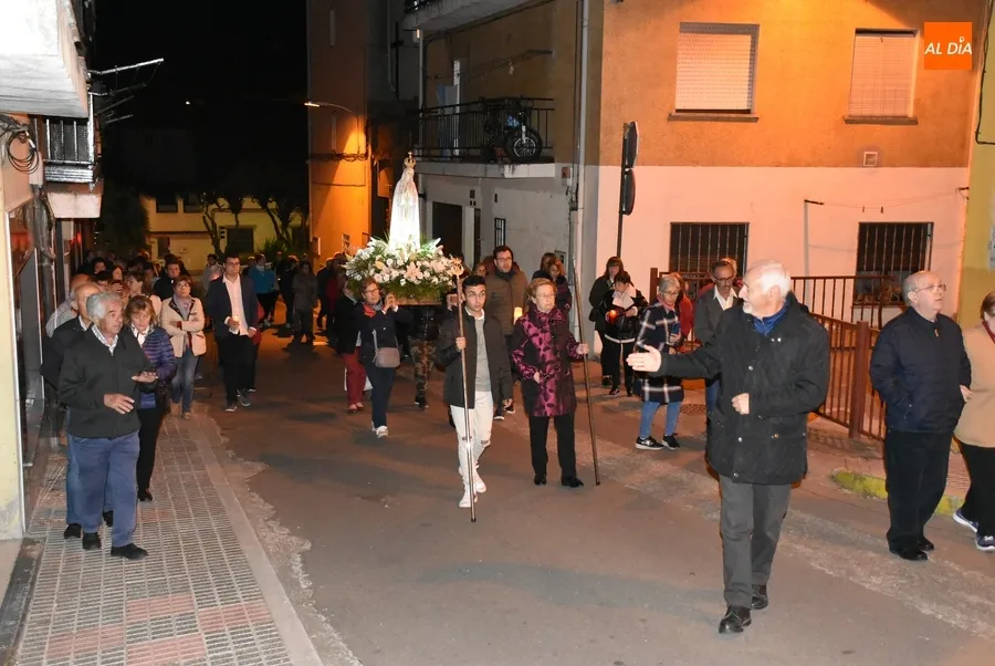 Foto 6 - &lsquo;La madre de todas las madres&rsquo; procesiona entre las velas en una fresca noche 