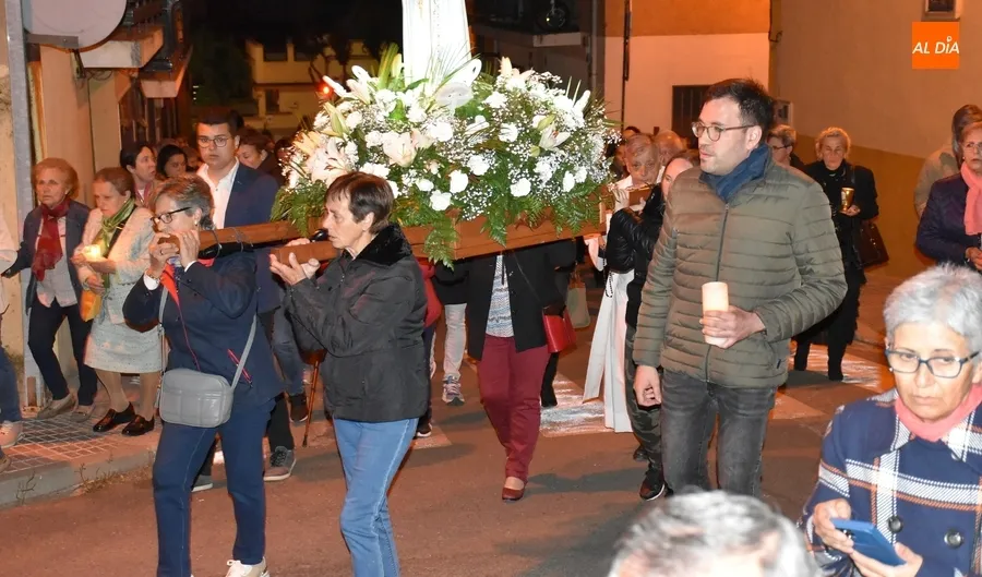 Foto 8 - &lsquo;La madre de todas las madres&rsquo; procesiona entre las velas en una fresca noche 