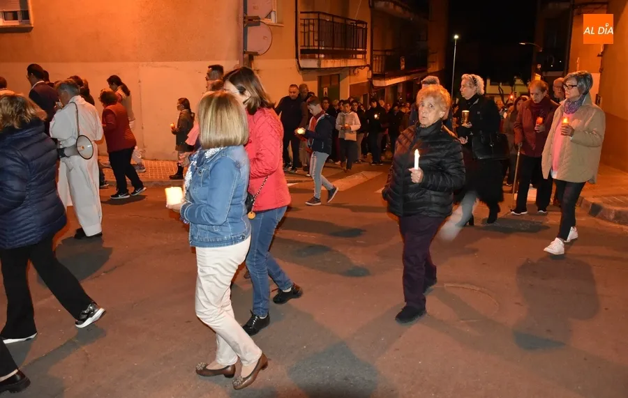 Foto 9 - &lsquo;La madre de todas las madres&rsquo; procesiona entre las velas en una fresca noche 