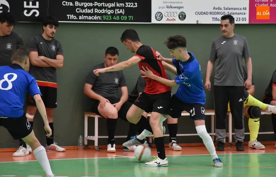 Foto 2 - El III Senior arranca con victoria su tr&iacute;ptico final y se despega de Alhambra