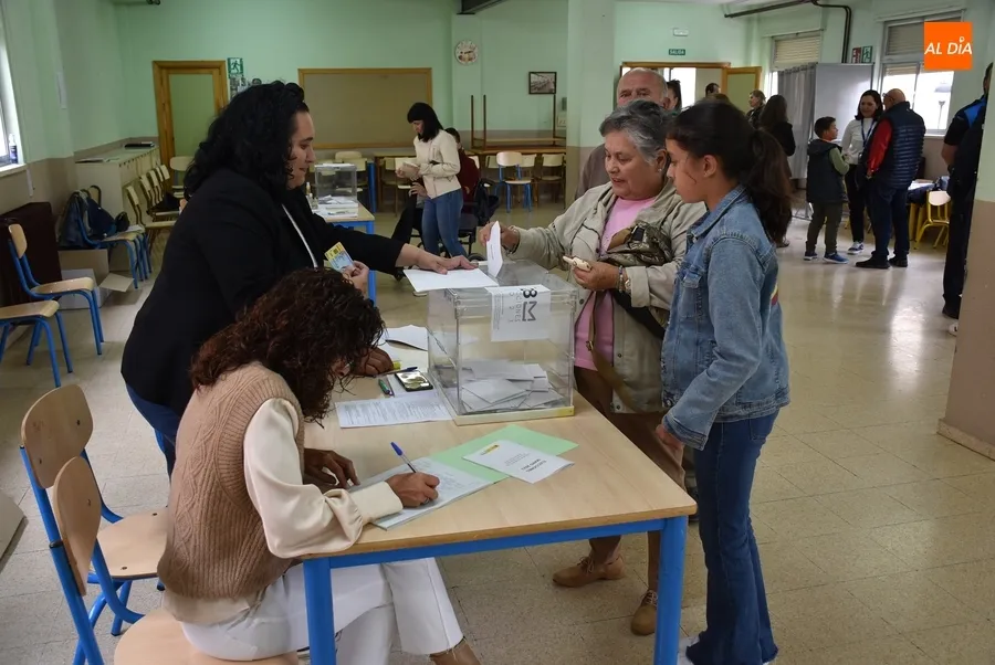 Foto 2 - Baja la participaci&oacute;n en Ciudad Rodrigo hasta las 14.00 horas, con m&iacute;nimo hist&oacute;rico incluido de votantes