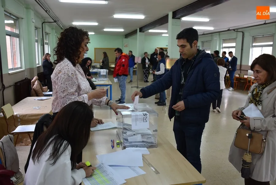 Foto 9 - Baja la participaci&oacute;n en Ciudad Rodrigo hasta las 14.00 horas, con m&iacute;nimo hist&oacute;rico incluido de votantes