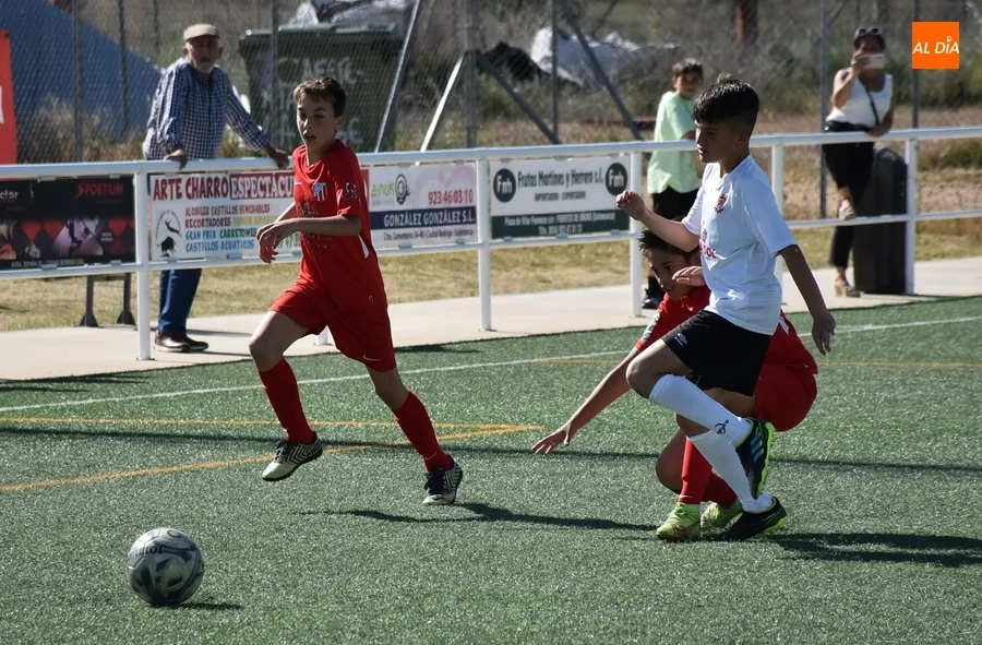 Foto 3 - El Alev&iacute;n A del Ciudad Rodrigo cede ante el Santa Marta C en el remate del Puente