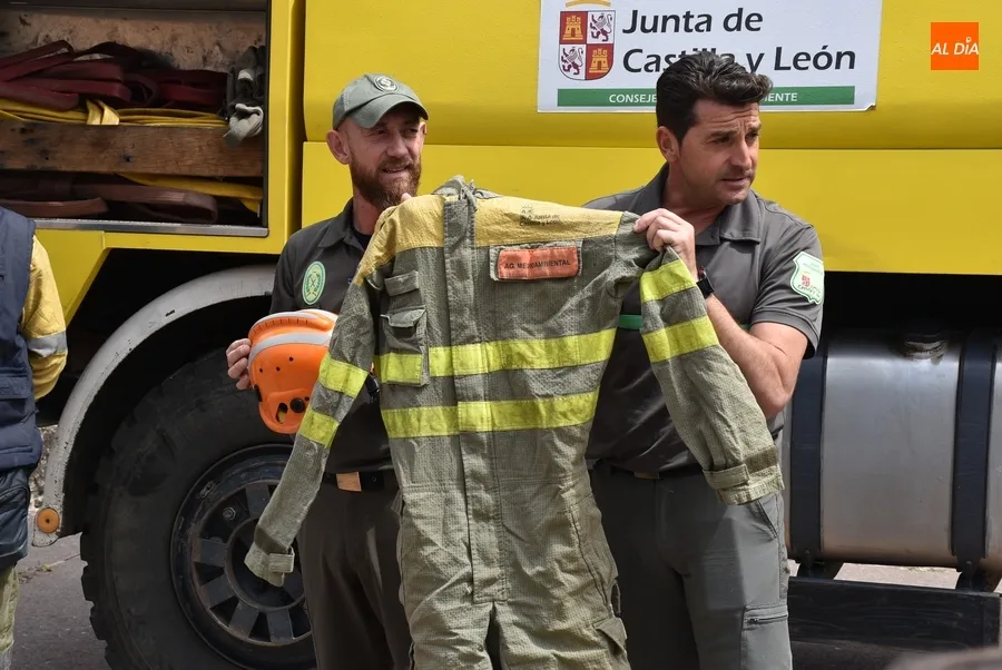 Foto 2 - Agentes medioambientales ense&ntilde;an a escolares de Primaria c&oacute;mo es su trabajo