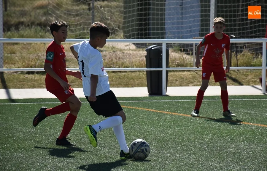 Foto 7 - El Alev&iacute;n A del Ciudad Rodrigo cede ante el Santa Marta C en el remate del Puente