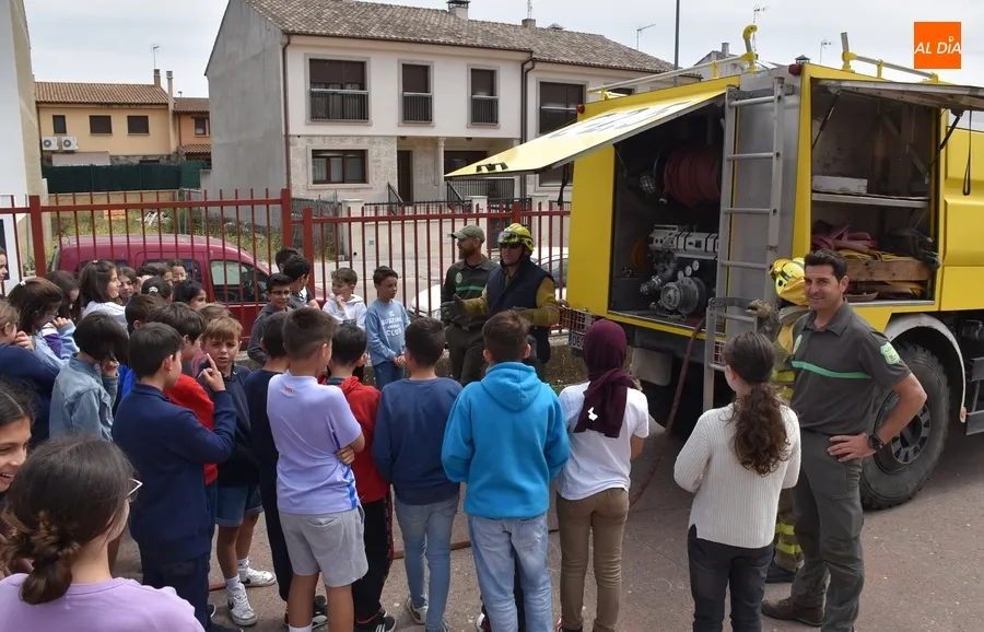 Foto 5 - Agentes medioambientales ense&ntilde;an a escolares de Primaria c&oacute;mo es su trabajo