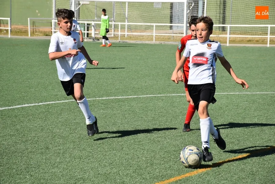 Foto 11 - El Alev&iacute;n A del Ciudad Rodrigo cede ante el Santa Marta C en el remate del Puente