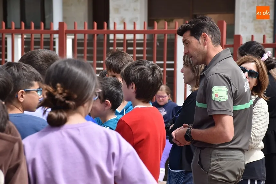 Foto 8 - Agentes medioambientales ense&ntilde;an a escolares de Primaria c&oacute;mo es su trabajo