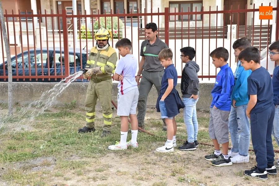 Foto 10 - Agentes medioambientales ense&ntilde;an a escolares de Primaria c&oacute;mo es su trabajo