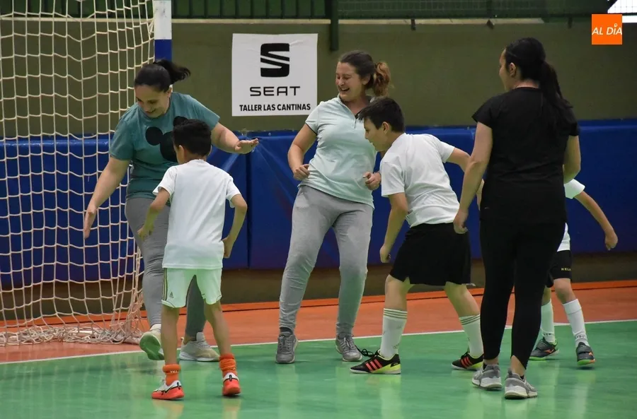 Foto 2 - Los prebenjamines del III Columnas juegan contra sus madres para ir cerrando la temporada