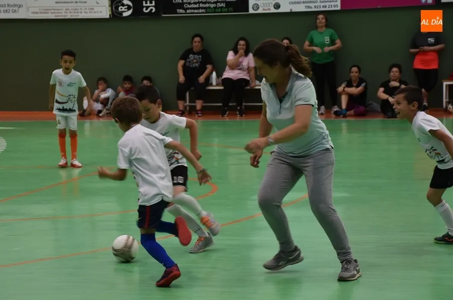 Foto 4 - Los prebenjamines del III Columnas juegan contra sus madres para ir cerrando la temporada