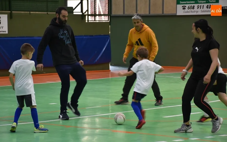 Foto 5 - Los prebenjamines del III Columnas juegan contra sus madres para ir cerrando la temporada