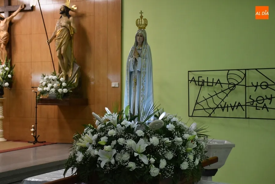 Foto 2 - Cuatro ni&ntilde;os reciben la Primera Comuni&oacute;n coincidiendo con el d&iacute;a grande de la Virgen de F&aacute;tima
