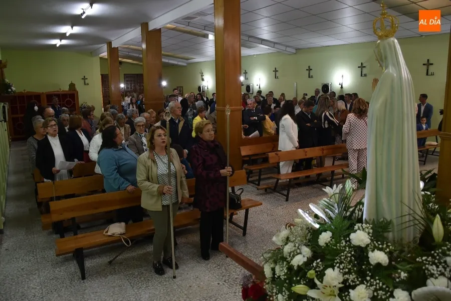 Foto 3 - Cuatro ni&ntilde;os reciben la Primera Comuni&oacute;n coincidiendo con el d&iacute;a grande de la Virgen de F&aacute;tima