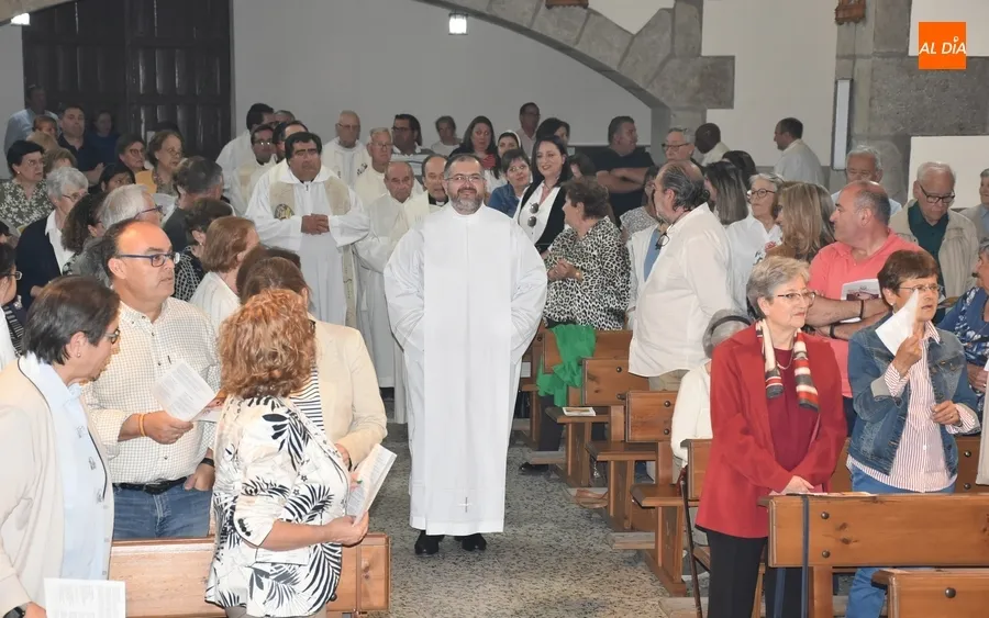 Foto 2 - El Obispo instituye a Daniel Mielgo Barre&ntilde;a como lector y ac&oacute;lito