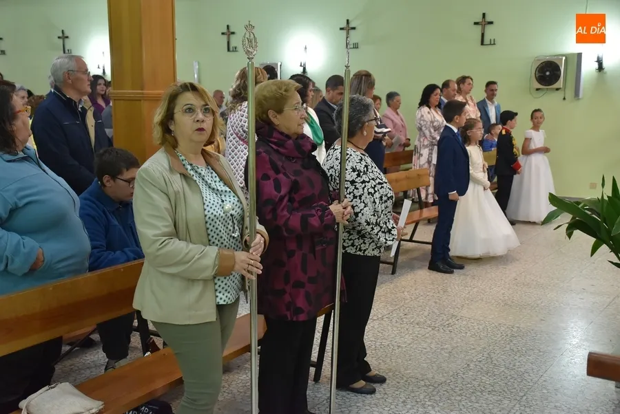 Foto 9 - Cuatro ni&ntilde;os reciben la Primera Comuni&oacute;n coincidiendo con el d&iacute;a grande de la Virgen de F&aacute;tima