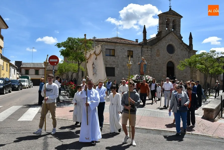 Foto 8 - La Virgen de los Remedios recorre el barrio de San Crist&oacute;bal en una espl&eacute;ndida jornada
