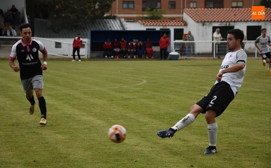Foto 2 - El Senior del Ciudad Rodrigo cae con pol&eacute;mica ante el Salamanca CF UDS B en su despedida en casa