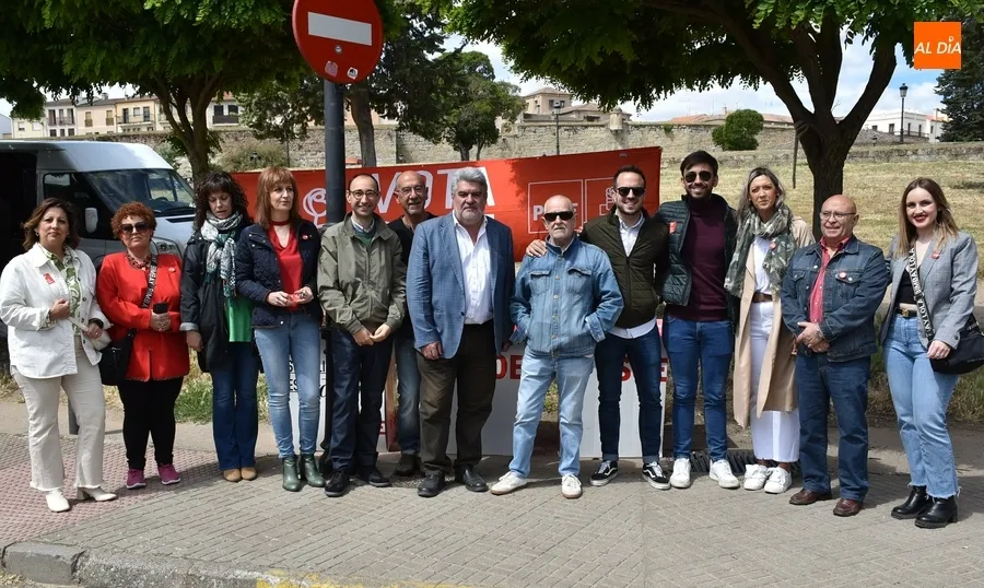 Foto 10 - PP y PSOE suman sus puestos electorales al mercadillo sabatino
