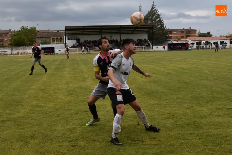 Foto 11 - El Senior del Ciudad Rodrigo cae con pol&eacute;mica ante el Salamanca CF UDS B en su despedida en casa