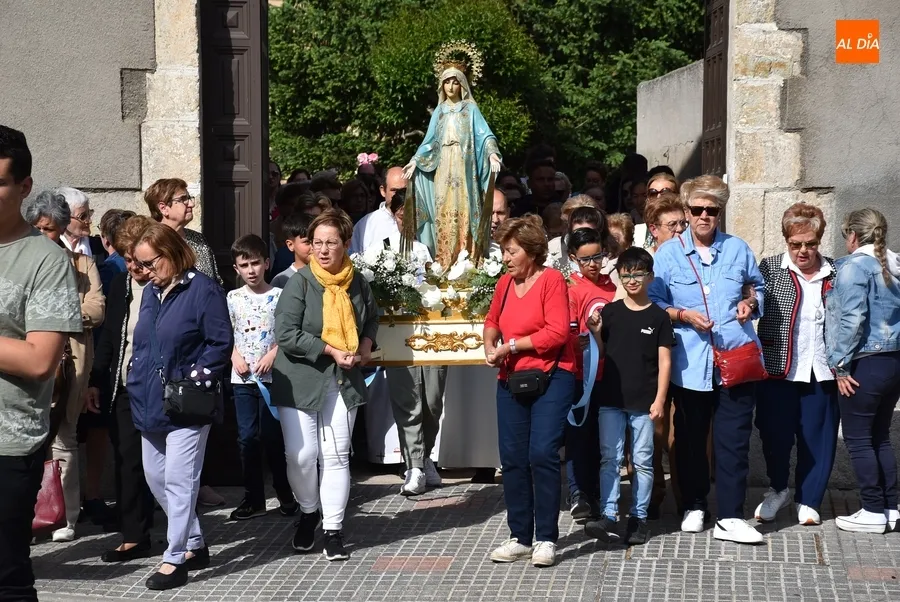 Foto 4 - Se afianza la procesi&oacute;n callejera de la Virgen de la Medalla Milagrosa