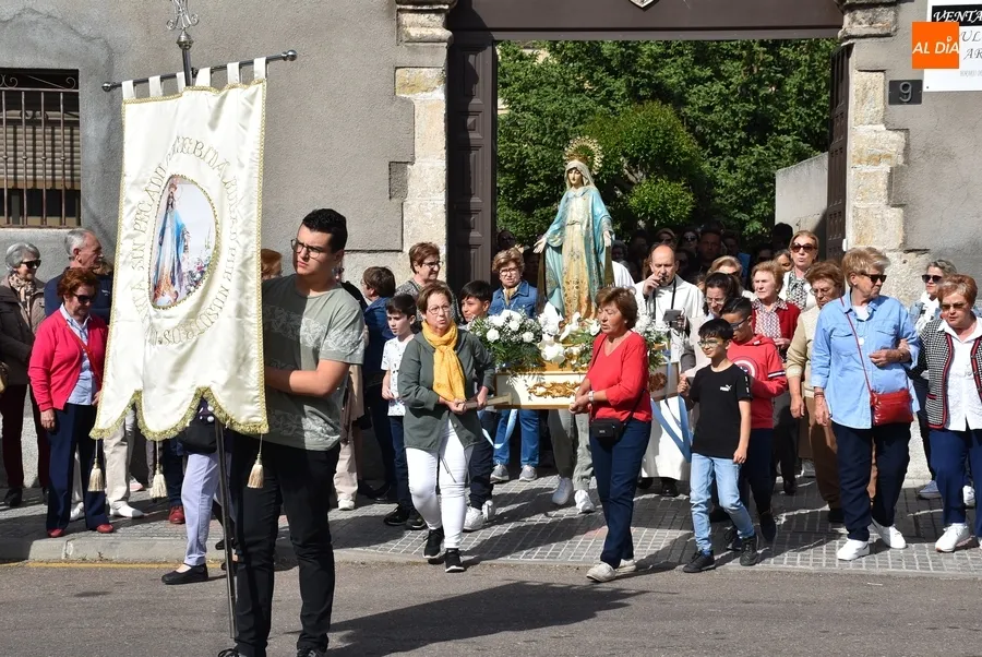 Foto 5 - Se afianza la procesi&oacute;n callejera de la Virgen de la Medalla Milagrosa