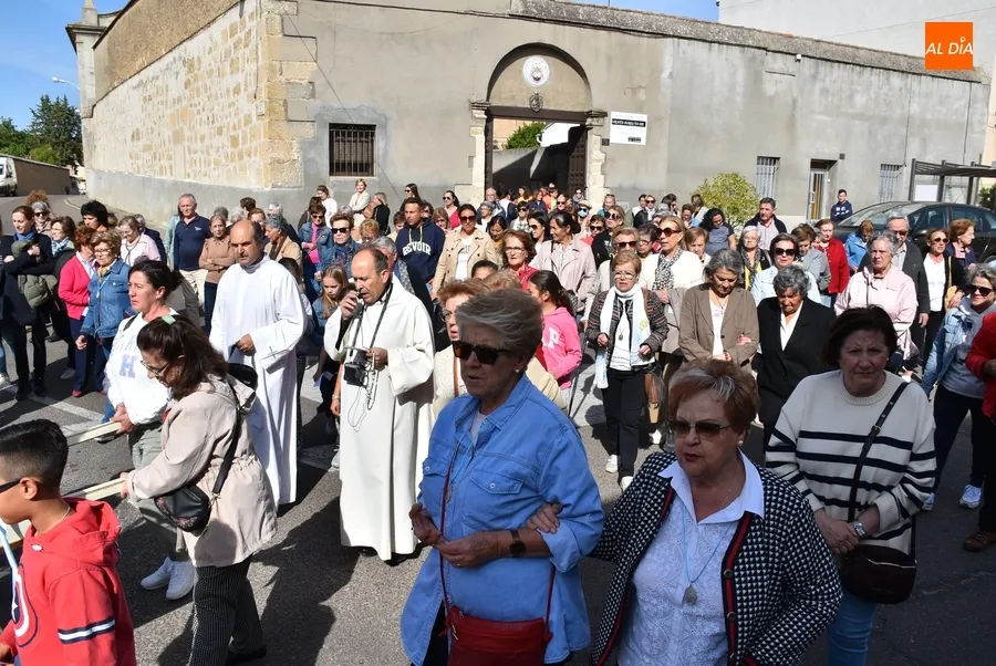 Foto 9 - Se afianza la procesi&oacute;n callejera de la Virgen de la Medalla Milagrosa