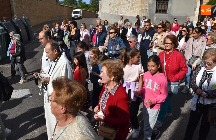 Foto 10 - Se afianza la procesi&oacute;n callejera de la Virgen de la Medalla Milagrosa