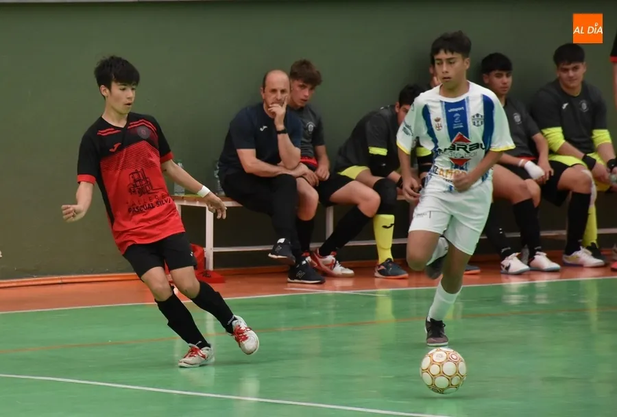 Foto 3 - #M | 11-14 MAY | El III Cadete A empata con Benavente en su despedida liguera