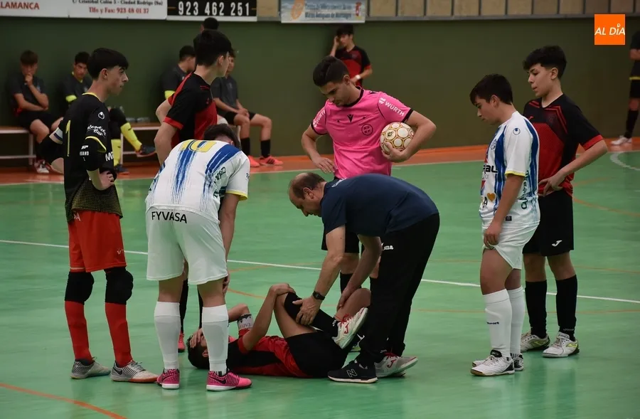 Foto 4 - #M | 11-14 MAY | El III Cadete A empata con Benavente en su despedida liguera