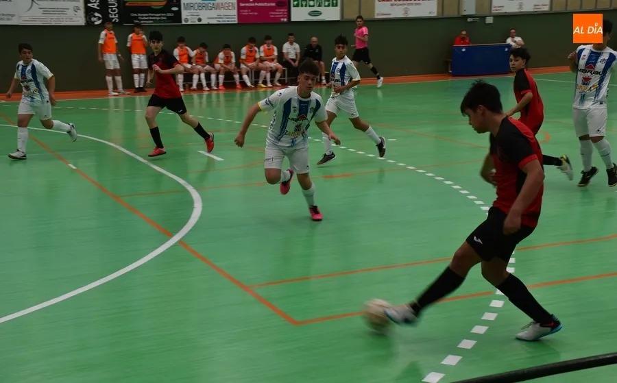 Foto 7 - #M | 11-14 MAY | El III Cadete A empata con Benavente en su despedida liguera