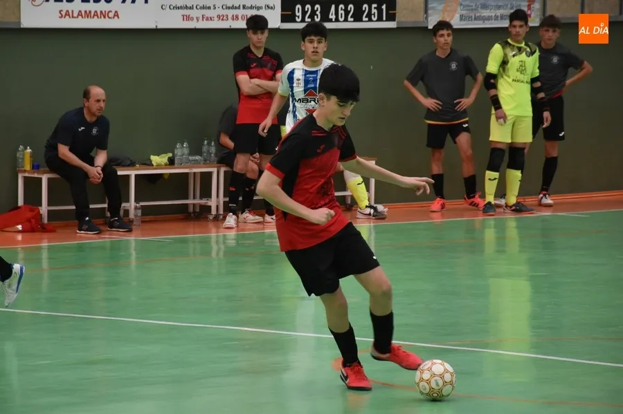 Foto 9 - #M | 11-14 MAY | El III Cadete A empata con Benavente en su despedida liguera