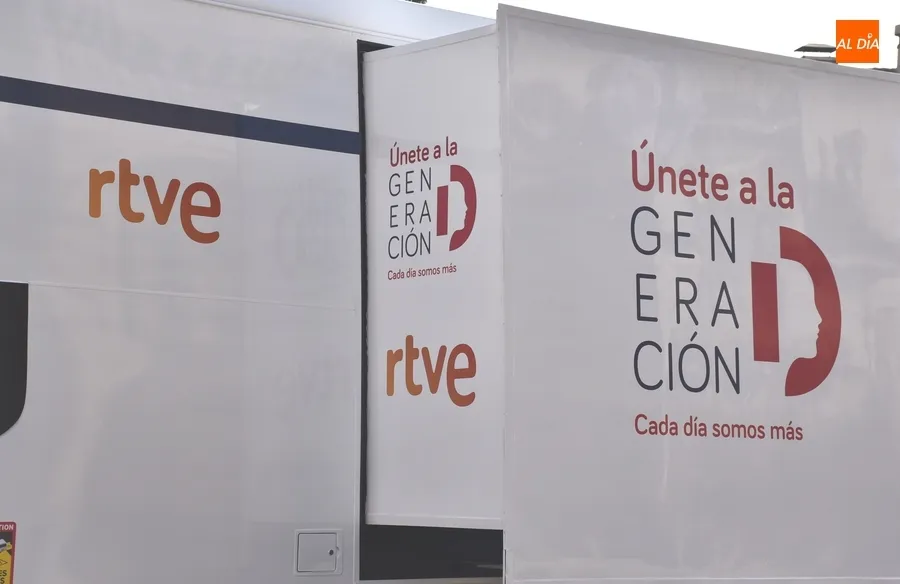 Foto 3 - Llega a Ciudad Rodrigo el autob&uacute;s de la &lsquo;Generaci&oacute;n D&rsquo;